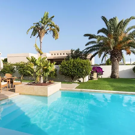 Puerto Del Carmen Sleeps 6 With Pool Air Con And Wifi ヴィラ *