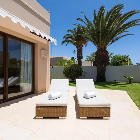 Puerto Del Carmen Sleeps 6 With Pool Air Con And Wifi ヴィラ