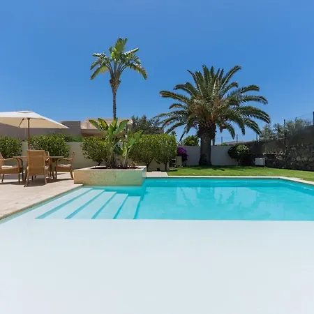Puerto Del Carmen Sleeps 6 With Pool Air Con And Wifi * Puerto del Carmen (Lanzarote)