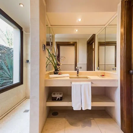Puerto Del Carmen Sleeps 6 With Pool Air Con And Wifi