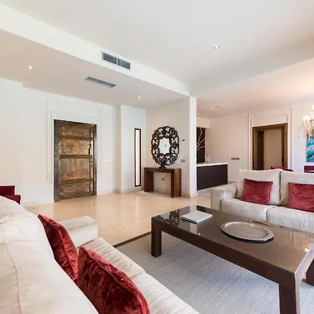 Villa Puerto Del Carmen Sleeps 6 With Pool Air Con And Wifi